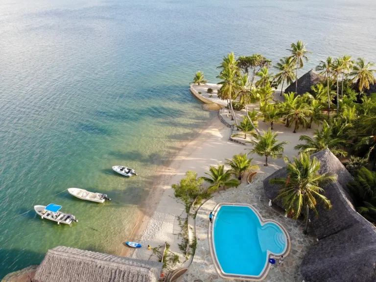 11 Days Kenya Migration and Manda Bay Beach Safari